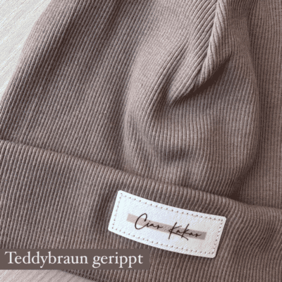 beanie mit ciao kakao patch in Teddybraun